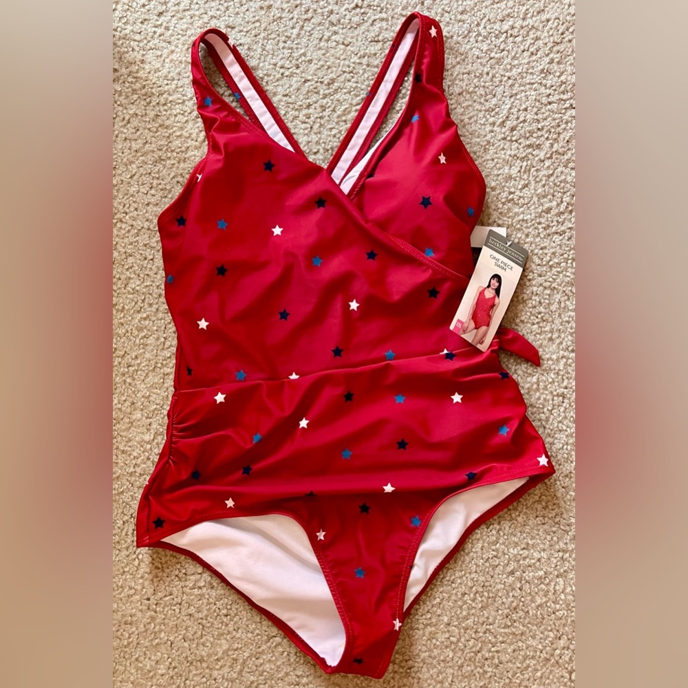 Red Star-Patterned Women’s One Piece Swimsuit - Picture 6 of 6